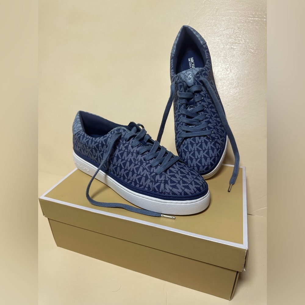 Like New Uni-Sex Michael Kors Size 9.5M/11.5F